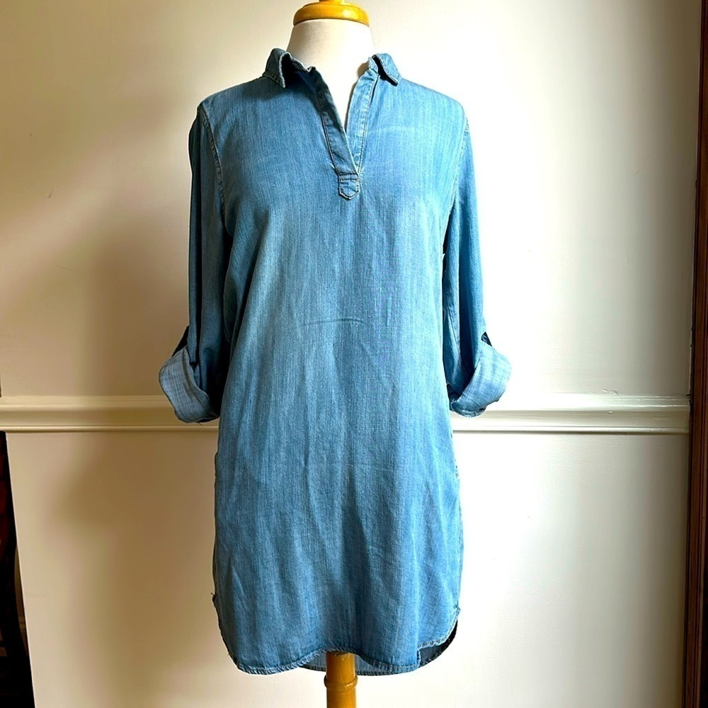 Velvet Heart Blue Chambray Dress. Roll up sleeves, pockets.